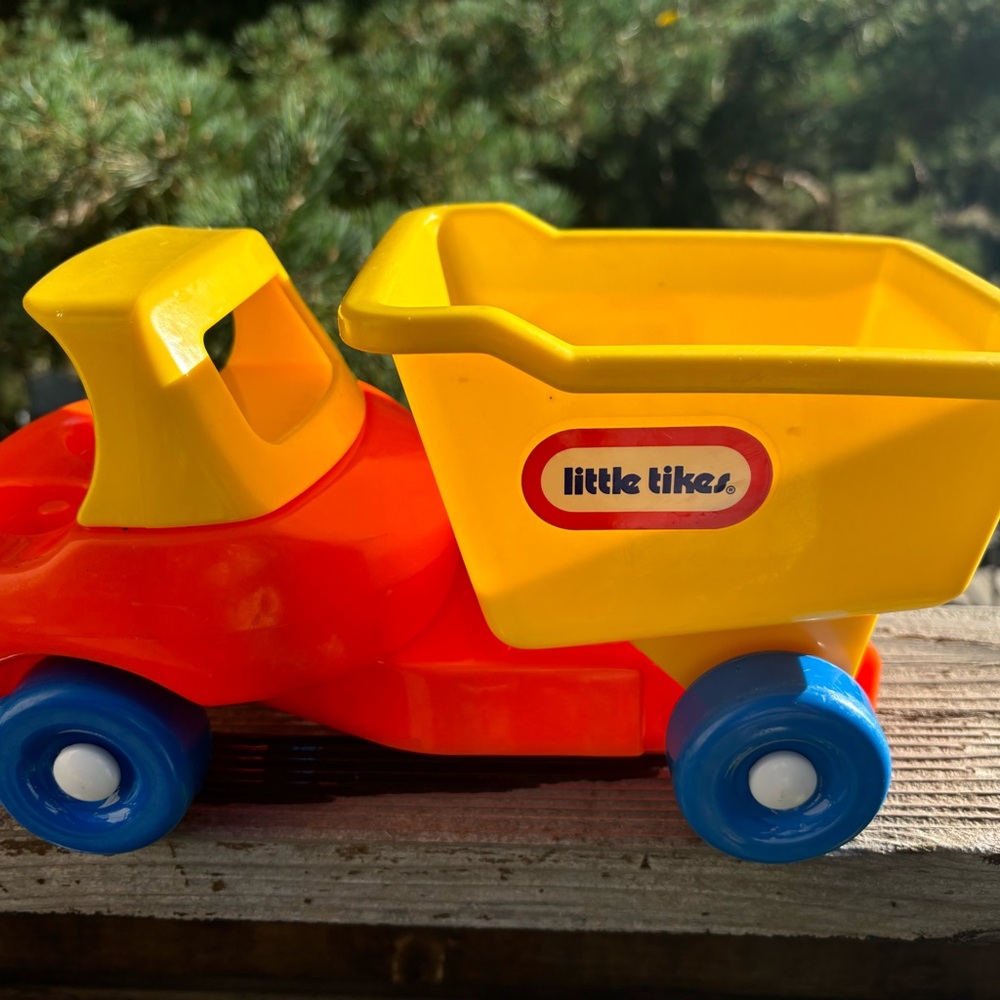 Little Tikes vintage Toddle Tots yellow dump truck